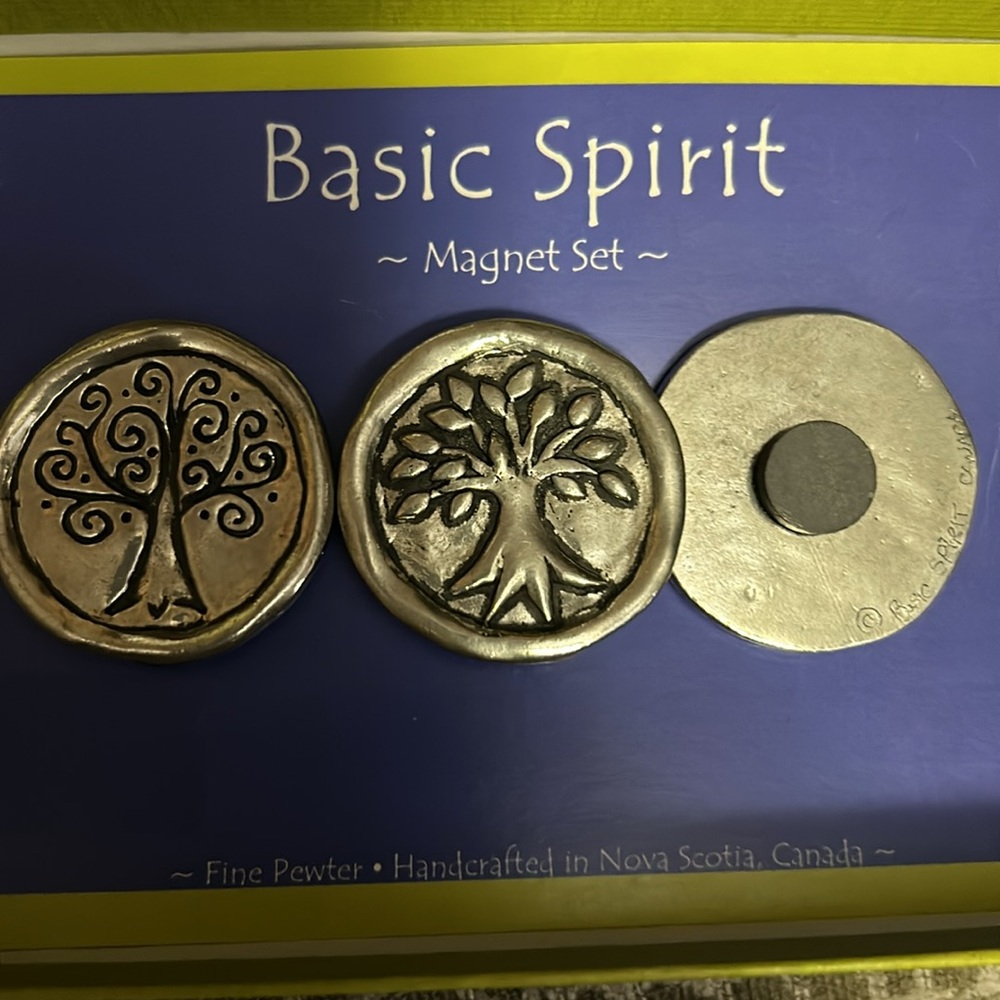 Magnets - Picture 3 of 3